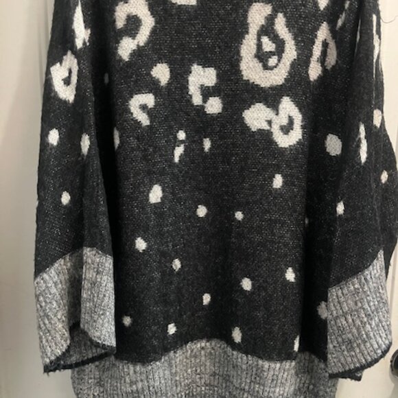 Oversized Sweater - Picture 3 of 9